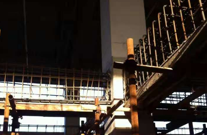 烟台一厂房梁柱截面加大施工
